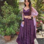 Harshika Poonacha Instagram - Wide shots 💖💞💝 *ನಾನು.... ನಮ್ಮೂರು......* ನಾನು ನಮ್ಮೂರಲ್ಲಿ ವೀರರ ನಾಡು‌ ಕೊಡಗಿನಲ್ಲಿ ರಂಗು ರಂಗಿನ ಪೋಟೋ ಶೂಟಿನಲ್ಲಿ ತವರೂರಿನ ಸಂಭ್ರಮ ತುಂಬಿದೆ ಮೊಗದಲ್ಲಿ ನಮ್ಮೂರು ಚೆಂದ ಇಲ್ಲಿನ ಪರಿಸರವೇ ಅಂದ ಇಲ್ಲಿ ಇರುವುದೇ ಆನಂದ ಪ್ರತಿ ಜನ್ಮ‌ ಇಲ್ಲೇ ಬಯಸುವೇ ಆ ದೇವರಿಂದ ಹಸಿರು ತುಂಬಿದ ಸ್ವರ್ಗವಿದು ಕರ್ನಾಟಕದ ಕಾಶ್ಮೀರವಿದು ಯೋಧರ ಕೊಡುಗೆ ನೀಡಿದ ನಾಡಿದು ಕರುನಾಡಿನ ಹೆಮ್ಮೆಯಿದು ನಮ್ಮ ಹೆಮ್ಮೆ ನಮ್ಮ ಕೊಡಗು ಕಾವೇರಿಯ ಸೊಬಗು ಗಿರಿ ಪರ್ವತಗಳ ಸಾಲು ಟೀ.... ಕಾಫಿಯ ಘಮಲು *Happy to Be in ಕೂರ್ಗ್* . Wearing 💃 @mousumidebnath9006 COORG - The Scotland Of India