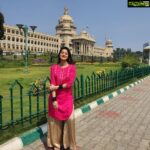 Harshika Poonacha Instagram – The Most beautiful #VIDHANASOUDHA 💖💝💞
Thankyou @vijaykarnataka for making me your chief guest for the Road safety walkathon 🙏
Always an honor to be a part of social awareness programmes 🙏
*ಯುವಕರೇ….. ನನ್ನ ಯುವತಿಯರೇ….* ನನ್ನ ನಡಿಗೆ
ವಿಧಾನಸೌಧದ ಕಡೆಗೆ
ಇದು ನಮ್ಮ ಗೌರವದ ಸಂಕೇತ
ಇದರಲ್ಲಿದೆ ನಮ್ಮ ಜನರ ಹಿತ

ನಮ್ಮ ಶಕ್ತಿಸೌಧವಿದು
ಕರುನಾಡ ಹೆಮ್ಮೆಯಿದು
ಆಡಳಿತದ ಪುಣ್ಯಕ್ಷೇತ್ರವಿದು
ಎಲ್ಲರ ಪಾಲಿನ ದೇವಾಲಯವಿದು

ಈ ಜಾಗವೇ ಪವಿತ್ರ
ಇಲ್ಲಿ ಇರುವವರು ಆಗಬೇಕಿದೆ ಜನಮಿತ್ರ
ಇಲ್ಲಿನವರ ಬಗ್ಗೆ ಜನರಿಗಿದೆ ಬೆಟ್ಟದಷ್ಟು ಅಕಾಂಕ್ಷೆ
ಇಲ್ಲಿರುವವರು ಉಳಿಸಿಕೊಳ್ಳಬೇಕಿದೆ ಆ ನಿರೀಕ್ಷೆ

ಎಲ್ಲರೂ ಒಟ್ಟಿಗೆ ದುಡಿಯೋಣ
ರಾಗದ್ವೇಷವ ಬಿಟ್ಟಾಕೋಣ
ಒಟ್ಟಿಗೆ ಸಾಗೋಣ
ನಾಡನ್ನು ಸಮೃದ್ದವಾಗಿಸೋಣ

ನಿಮ್ಮಯ ಪ್ರೀತಿಯ *ಹರ್ಷಿಕಾ……..* Vidhana Soudha