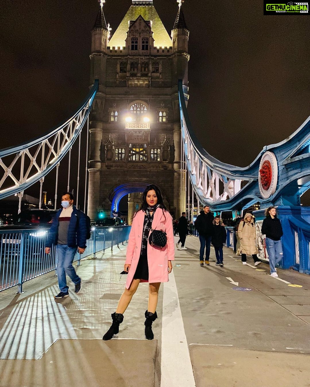 Harshika Poonacha Instagram - London here I come ♥️♥️♥️ I wanted to make sure my first pic from here is gonna be at my favourite place and not the airport 🙈, So here I’m at my #towerbridge ♥️ Let’s bring in the Newyears with love,joy and laughter🥰 2022 we are ready to welcome you ♥️ #Touchdown #London London, United Kingdom