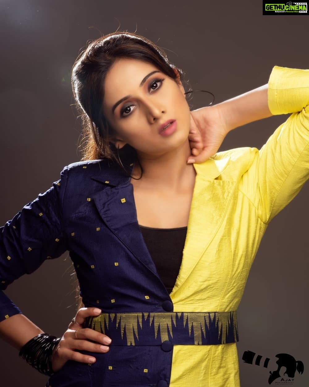 Harshika Poonacha Instagram - Chin up PRINCESS πΈπΈπΈ My most exciting look for the most prestigious awards #timesfoodandnightlifeawards2019 β€β€β€ @bangalore_times loved the event π€© . . . . π @bhargavi.official . π @keerthiram28 . πΈ @photographer_ajay