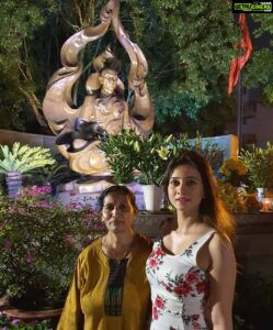 Harshika Poonacha Instagram - #VIETNAM diaries with mommy 😘😘😘
Posing With the statue of the hero of Vietnam, The vietnamese mahayana monk #ThíchQuảngĐức who burnt himself for the justice of his people 🙏🙏🙏