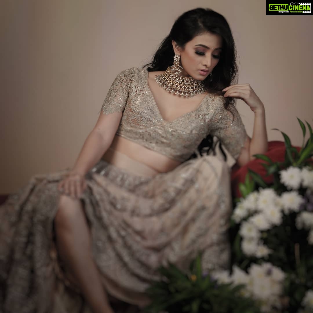 Harshika Poonacha Instagram - 🌹🌹🌹 . . . . Stunning shot by @photographer_ajay Beautiful lehenga by @label_divya_samal Gorgeous makeover by @makeoverwithlakshmi_shetty Jewellery by @yaarna.exclusive Studio Fibonacci