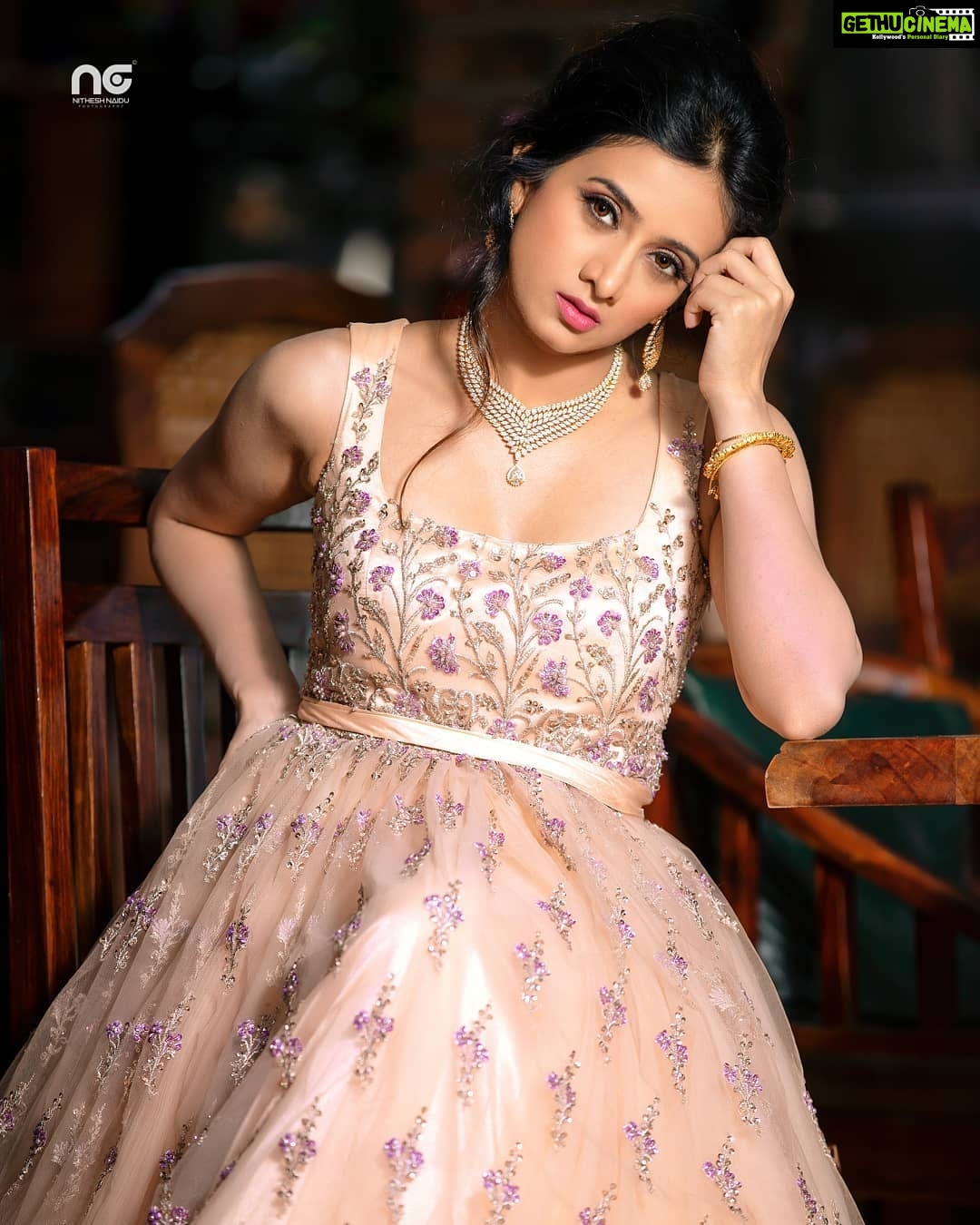 Harshika Poonacha Instagram - Nothing is more impressive than a person who is secure in the unique way god made her ❤❤❤ Perfect shot by @nitheshnaidu Styling @chandangowda_official Outfit @sowmya.p.gowda Jewellery @beaded_treasures_jewelry Three Dots and a Dash - JP Nagar