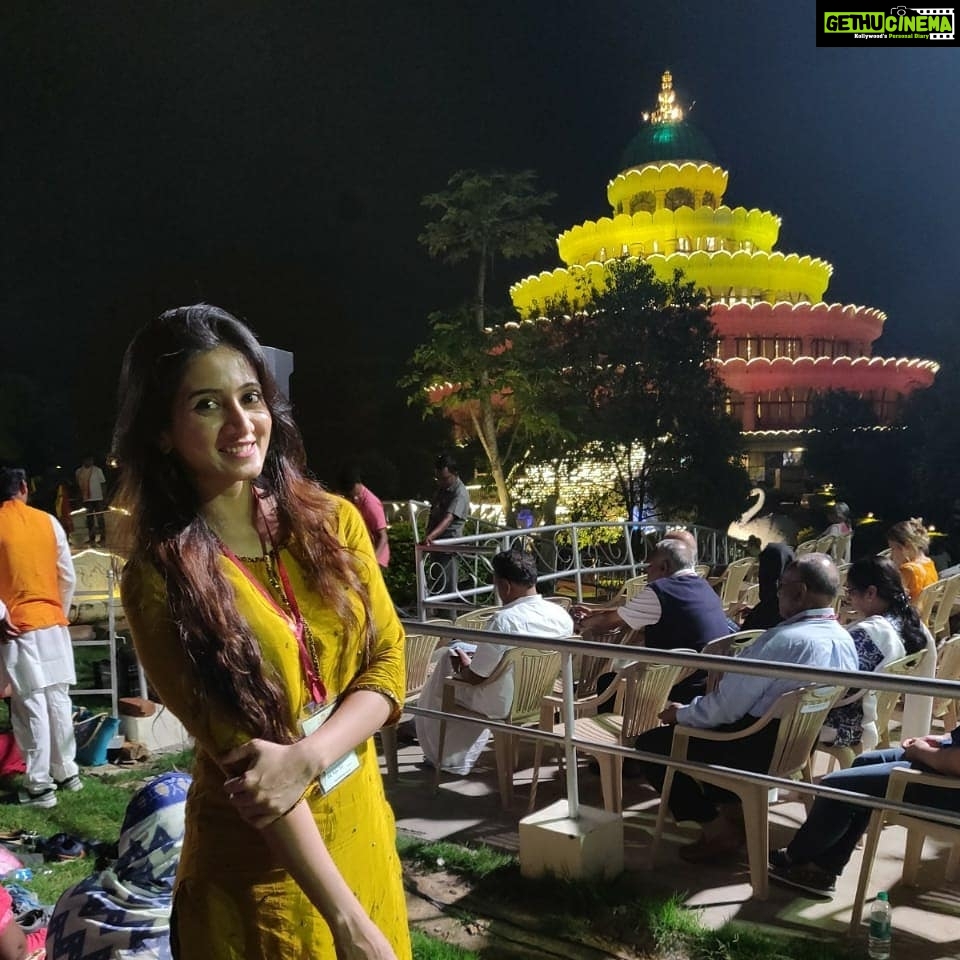 Harshika Poonacha Instagram - @artofliving ನಲ್ಲಿ @srisriravishankar ಗುರುದೇವ್ ರವರ ಸಮ್ಮುಖದಲ್ಲಿ ಕನ್ನಡ ರಾಜ್ಯೋತ್ಸವದ ಸಂಭ್ರಮ 🙏 ನಿಮ್ಮೆಲ್ಲರಿಗೂ ಕನ್ನಡ ರಾಜ್ಯೋತ್ಸವದ ಹಾರ್ದಿಕ ಶುಭಾಶಯಗಳು 🙏🙏🙏 ಒಂದು ದಿನವಲ್ಲ, ಇಡೀ ಜೀವನ ಕನ್ನಡಿಗರಾಗಿರೋಣ 🙏 Art of Living International Center