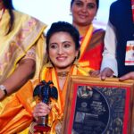 Harshika Poonacha Instagram - Another feather to my life♥️ Youngest winner of #KannadaRajyotsava award 2021 . it’s a Huuuuuge honour 🙏 Thankyou somuch #TheNewspapersAssociationofKarnataka for honouring me with #KannadaRajyotsava2021 award🙏🙏🙏 Very very honoured and touched to be sharing the stage with my favourite actress who I look upto @shruthi__krishnaa ma’am 🙏 This inspires me to work harder and achieve more ,Also be more helpful to my people and make my life more meaningful. ನನ್ನ ಬದುಕಿನ ಮತ್ತೊಂದು ಗರಿ♥️ ಕನ್ನಡರಾಜ್ಯೋತ್ಸವ ಪ್ರಶಸ್ತಿ 2021 ರ ಅತ್ಯಂತ ಕಿರಿಯ ವಿಜೇತೆ . ಇದು ನನಗೆ ಅತ್ಯಂತ ಗೌರವ ನೀಡಿದೆ 🙏 ನನಗೆ #ಕನ್ನಡರಾಜ್ಯೋತ್ಸವ2021 ಪ್ರಶಸ್ತಿ ನೀಡಿ ಗೌರವಿಸಿದ್ದಕ್ಕಾಗಿ #ದಿ ನ್ಯೂಸ್ ಪೇಪರ್ಸ್ ಅಸೋಸಿಯೇಷನ್ ​​ಆಫ್ ಕರ್ನಾಟಕ ಸಂಸ್ಥೆಗೆ ಧನ್ಯವಾದಗಳು🙏🙏🙏 @shruthi__krishnaa ಮೇಡಂ 🙏 ನನ್ನ ನೆಚ್ಚಿನ ನಟಿಯೊಂದಿಗೆ ವೇದಿಕೆಯನ್ನು ಹಂಚಿಕೊಳ್ಳುತ್ತಿರುವುದಕ್ಕೆ ತುಂಬಾ ಖುಷಿಯಾಯಿತು . ಇದು ನನಗೆ ಕಷ್ಟಪಟ್ಟು ಕೆಲಸ ಮಾಡಲು ಮತ್ತು ಹೆಚ್ಚಿನದನ್ನು ಸಾಧಿಸಲು ಪ್ರೇರೇಪಿಸುತ್ತದೆ, ಜೊತೆಗೆ ನನ್ನ ಜನರಿಗೆ ಹೆಚ್ಚು ಸಹಾಯಕವಾಗಿರಲು ಮತ್ತು ನನ್ನ ಜೀವನವನ್ನು ಹೆಚ್ಚು ಅರ್ಥಪೂರ್ಣವಾಗಿಸುವ ಹಾಗೆ ಮಾಡಿದೆ . . . . Thankyou @sudarshansilks915 for this beautiful saree on my special day . Jewellery by @waymore_priyanka MUH @indiravisage Bangalore Medical College and Research Institute