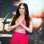 Harshika Poonacha Instagram - #RANDHAWA 50days celebration 👏👏👏 It was a meaningful event. Our very famous and legendary comedians were felicitated at the event, All the wonderful artists of the movie were recognized and we heroines performed. It was a classy event. Kudos to the team. Congratulations on the successful debut movie @bhuvann_ponnannaa_official 👏 You have won at your first step, long way to go 👍👍👍 . . . . Wearing this beautiful @pixie_yard_couture_studio outfit for the event. It was a gorgeous dress. Thnq Nagashree💗 Lovely MUH @madhu_nagangowda Matchihg Jewellery @velvetboxby Thnq team 😘🥰 GM Rejoyz Malleshwaram