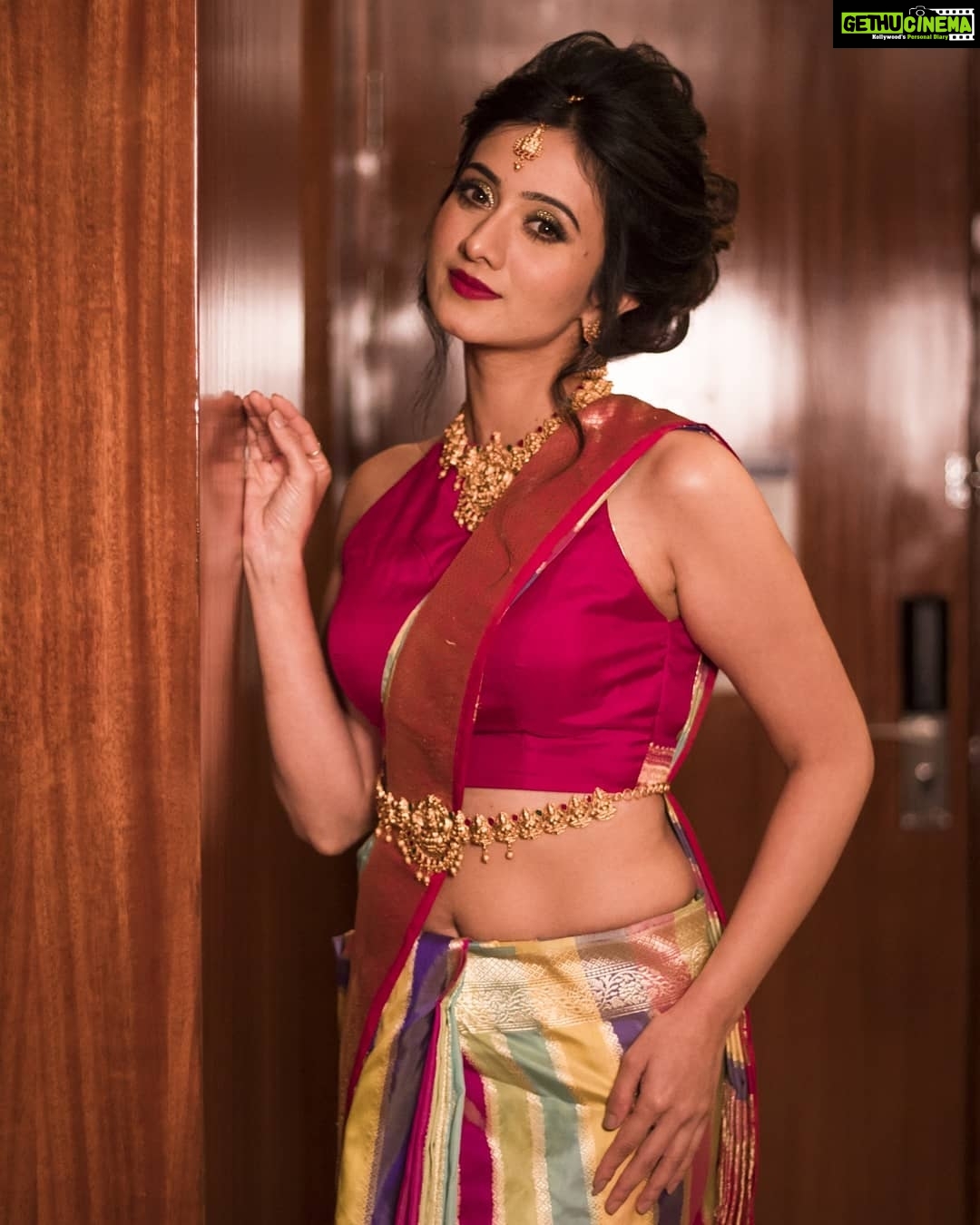 Harshika Poonacha Instagram - Dear #bangaloretimesfashionweek , You make me feel special and I love that feeling πππ Love you @bangalore_times π₯°ππ Walked the ramp as a showstopper for @deepamsilks_ and rocked the stage yesterday π . . . EMBRACED by this beautiful @deepamsilks_ saree MUH @glossnglass.academy PC @akii_1997 Sheraton Grand Bangalore Hotel at Brigade Gateway