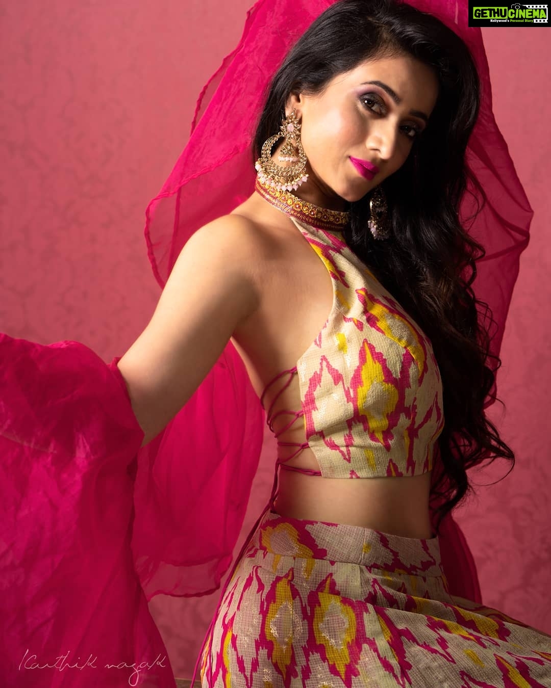 Harshika Poonacha Instagram - When you lose someone you love, you gain an angel you know ššš Wishing you all a very Happy Dasara and I'm moving forward with my angel around me š My Dad is my Angel forever š To all those lovely people who stood by me, I love you and wishing you all a happy and prosperous festival š #HappyDasara š„»@nadira.couture šø @dlitephotos š @lubna_shik N4Couture
