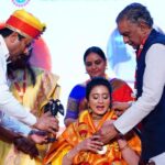 Harshika Poonacha Instagram – Another feather to my life♥️
Youngest winner of #KannadaRajyotsava award 2021 . it’s a Huuuuuge honour 🙏
Thankyou somuch #TheNewspapersAssociationofKarnataka for honouring me with #KannadaRajyotsava2021 award🙏🙏🙏 
Very very honoured and touched to be sharing the stage with my favourite actress who I look upto @shruthi__krishnaa ma’am 🙏
This inspires me to work harder and achieve more ,Also be more helpful to my people and make my life more meaningful. 

ನನ್ನ ಬದುಕಿನ ಮತ್ತೊಂದು ಗರಿ♥️
 ಕನ್ನಡರಾಜ್ಯೋತ್ಸವ ಪ್ರಶಸ್ತಿ 2021 ರ ಅತ್ಯಂತ ಕಿರಿಯ ವಿಜೇತೆ .  ಇದು ನನಗೆ ಅತ್ಯಂತ ಗೌರವ ನೀಡಿದೆ 🙏
 ನನಗೆ #ಕನ್ನಡರಾಜ್ಯೋತ್ಸವ2021 ಪ್ರಶಸ್ತಿ ನೀಡಿ ಗೌರವಿಸಿದ್ದಕ್ಕಾಗಿ #ದಿ ನ್ಯೂಸ್ ಪೇಪರ್ಸ್ ಅಸೋಸಿಯೇಷನ್ ​​ಆಫ್ ಕರ್ನಾಟಕ ಸಂಸ್ಥೆಗೆ  ಧನ್ಯವಾದಗಳು🙏🙏🙏
 @shruthi__krishnaa ಮೇಡಂ 🙏 ನನ್ನ ನೆಚ್ಚಿನ ನಟಿಯೊಂದಿಗೆ ವೇದಿಕೆಯನ್ನು ಹಂಚಿಕೊಳ್ಳುತ್ತಿರುವುದಕ್ಕೆ ತುಂಬಾ ಖುಷಿಯಾಯಿತು .
 ಇದು ನನಗೆ ಕಷ್ಟಪಟ್ಟು ಕೆಲಸ ಮಾಡಲು ಮತ್ತು ಹೆಚ್ಚಿನದನ್ನು ಸಾಧಿಸಲು ಪ್ರೇರೇಪಿಸುತ್ತದೆ, ಜೊತೆಗೆ ನನ್ನ ಜನರಿಗೆ ಹೆಚ್ಚು ಸಹಾಯಕವಾಗಿರಲು ಮತ್ತು ನನ್ನ ಜೀವನವನ್ನು ಹೆಚ್ಚು ಅರ್ಥಪೂರ್ಣವಾಗಿಸುವ ಹಾಗೆ ಮಾಡಿದೆ .

.
.
.
Thankyou @sudarshansilks915 for this beautiful saree on my special day .
Jewellery by @waymore_priyanka 
MUH @indiravisage Bangalore Medical College and Research Institute