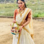 Harshika Poonacha Instagram - Feeling pretty ♥️♥️♥️ Shooting in Coorg wearing a beautiful #kerala #saree designed by @shreedesignersboutique Matching lovely jewellery by @waymore_priyanka Makeup and Hair by my darling @soverpukhrambam PC @malleshdeadly COORG - The Scotland Of India