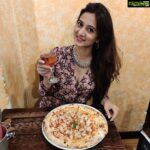 Harshika Poonacha Instagram - My perfect Italian lunch ❤❤❤ Yummy mozzarella pizza with Rose wine 💕💕💕 #Rome I love you 😍