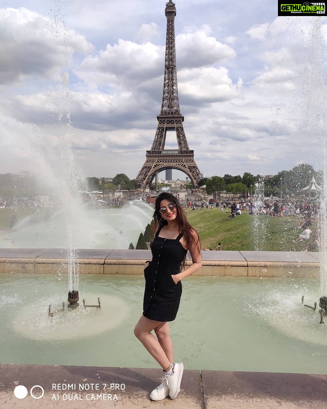Harshika Poonacha Instagram - Exploring #paris with my @redmiindia #RedmiNote7Pro Thankyou @manukumarjain