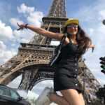 Harshika Poonacha Instagram - If perfection is a picture , it’s this ❤️❤️❤️❤️❤️❤️❤️❤️❤️❤️❤️ Thankyou somuch Annabelle for this lovely picture 😘😘😘 This is #Happiness 🥰 I’m gonna frame this pic the day I get back to Namma Bengaluru 😘 Love you #paris