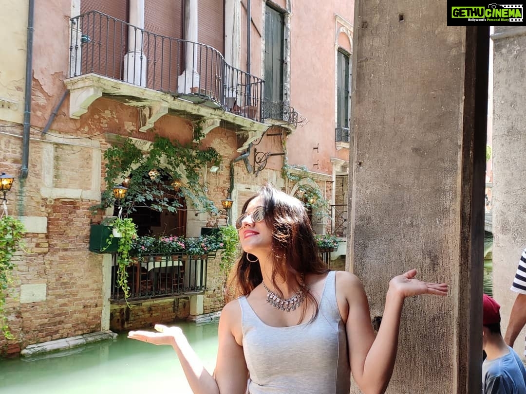 Harshika Poonacha Instagram - My first time in VENICE ❤❤❤ In love with this beautiful city 💕 Venezia I love yaaaaaa🥰 St Mark's Basilica