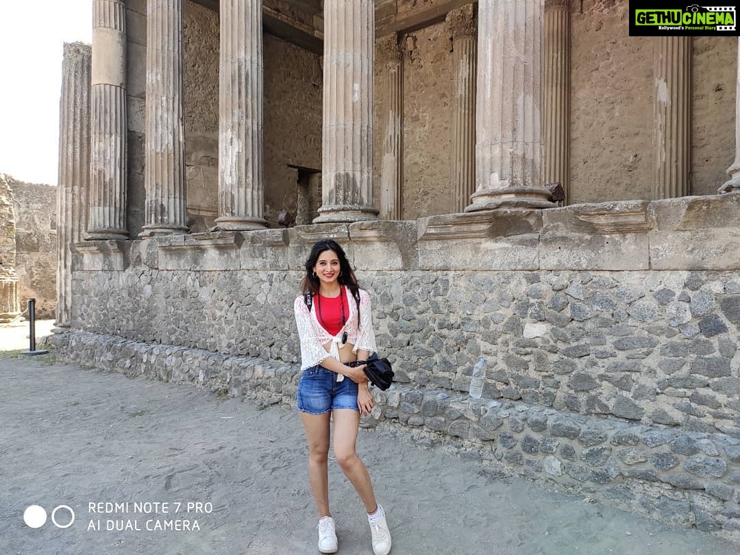 Harshika Poonacha Instagram - Pickaboo #pompeii 💕❤😍 Ruins of Pompeii, Italia