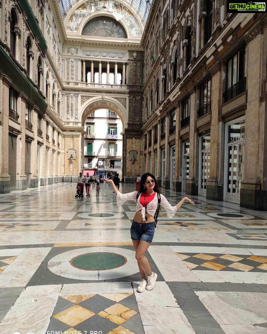 Harshika Poonacha Instagram - Olaaaaa #napoli 💕❤💕 Such a beautiful history Napoleons have had 👍👍👍 Happy to be here 😍🥰 Naples, Italy