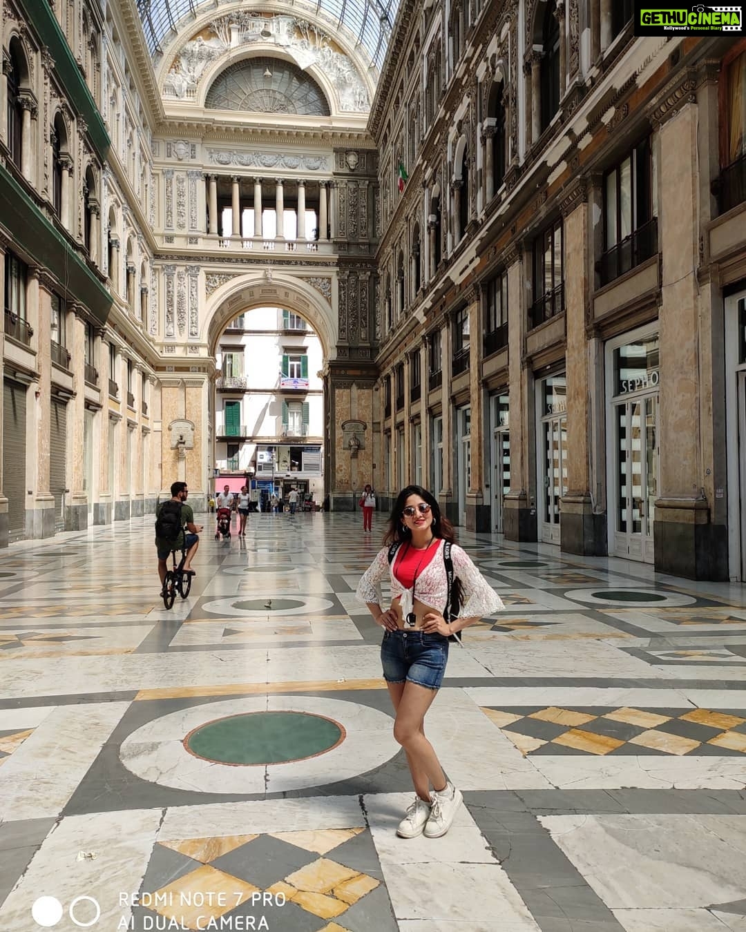 Harshika Poonacha Instagram - Olaaaaa #napoli 💕❤💕 Such a beautiful history Napoleons have had 👍👍👍 Happy to be here 😍🥰 Naples, Italy