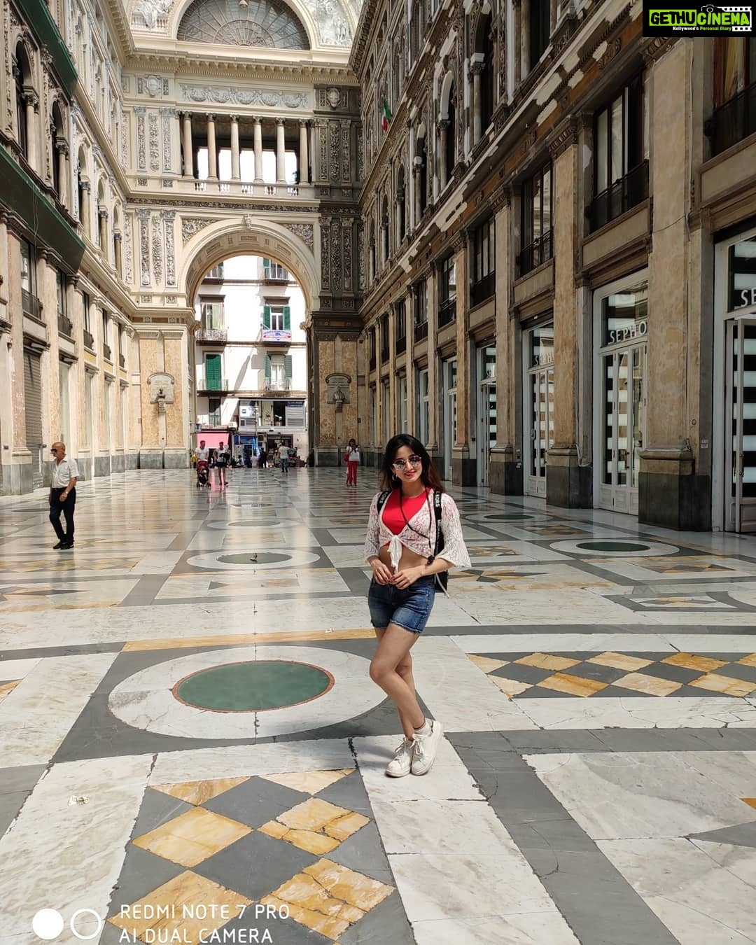 Harshika Poonacha Instagram - Olaaaaa #napoli 💕❤💕 Such a beautiful history Napoleons have had 👍👍👍 Happy to be here 😍🥰 Naples, Italy