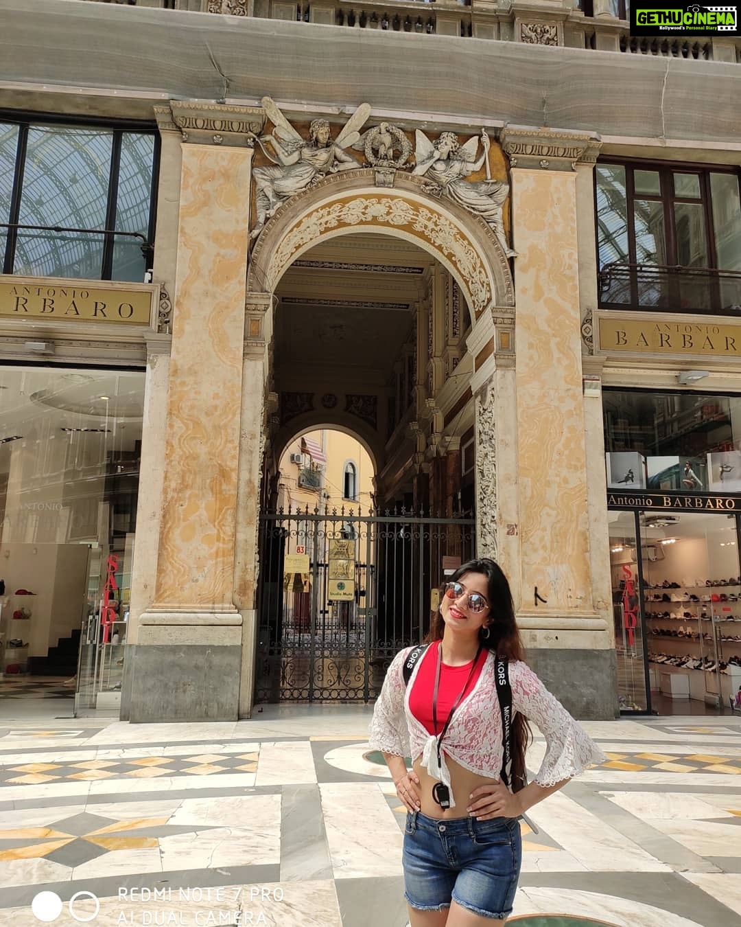 Harshika Poonacha Instagram - Olaaaaa #napoli 💕❤💕 Such a beautiful history Napoleons have had 👍👍👍 Happy to be here 😍🥰 Naples, Italy