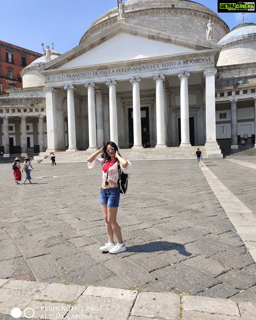 Harshika Poonacha Instagram - Olaaaaa #napoli 💕❤💕 Such a beautiful history Napoleons have had 👍👍👍 Happy to be here 😍🥰 Naples, Italy