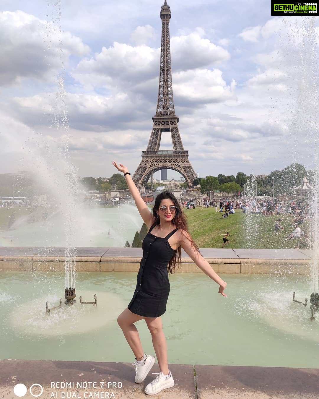 Harshika Poonacha Instagram - Exploring #paris with my @redmiindia #RedmiNote7Pro Thankyou @manukumarjain