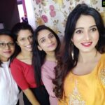 Harshika Poonacha Instagram - Posing with my power team ❤❤❤ And clicking come super cool pics with my super cute #RedmiNote7Pro Go get your @redmiindia phone today 🥰 👗 @nineonine_designstudio 💄 @makeuphairbyincharasriram 📱 #RedmiNote7Pro Bangalore, India