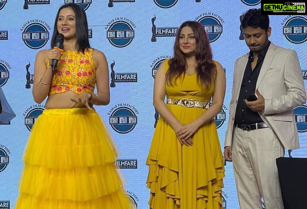 Harshika Poonacha Instagram - Be a Sunshine ♥️♥️♥️ It was a wonderful event with beautiful people ♥️♥️♥️ Thankyou somuch @kamar.d_ @kamarfilmfactory for bringing @filmfare south to Namma Bengaluru ♥️♥️♥️ It was an honour to have met the Chief Editor of Filmfare Mr @jiteshpillaai sir and the gorgeous actress @hegdepooja . And our Most gorgeous actresses @priyanka_upendra ma’am and @tharanooradha_official ma’am ♥️ Also our philanthropist politician MLA @mp_renukachrya sir and Mrs Renukacharya with another beautiful actress @meghashetty_officiall . My heart was filled with happiness to be around these lovely people . Thankyou @kamar.d_ once again for this lovely event ♥️ Conrad Bengaluru