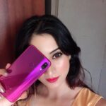 Harshika Poonacha Instagram - Note kiya jaye! 😀I just love this amazing looking phone, especially the shiny Nebula Red #Redminote7Pro. Thanks, @manukumarjain & @redmiindia for this stunning beauty! Langford Town