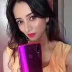Harshika Poonacha Instagram - Note kiya jaye! 😀I just love this amazing looking phone, especially the shiny Nebula Red #Redminote7Pro. Thanks, @manukumarjain & @redmiindia for this stunning beauty! Langford Town