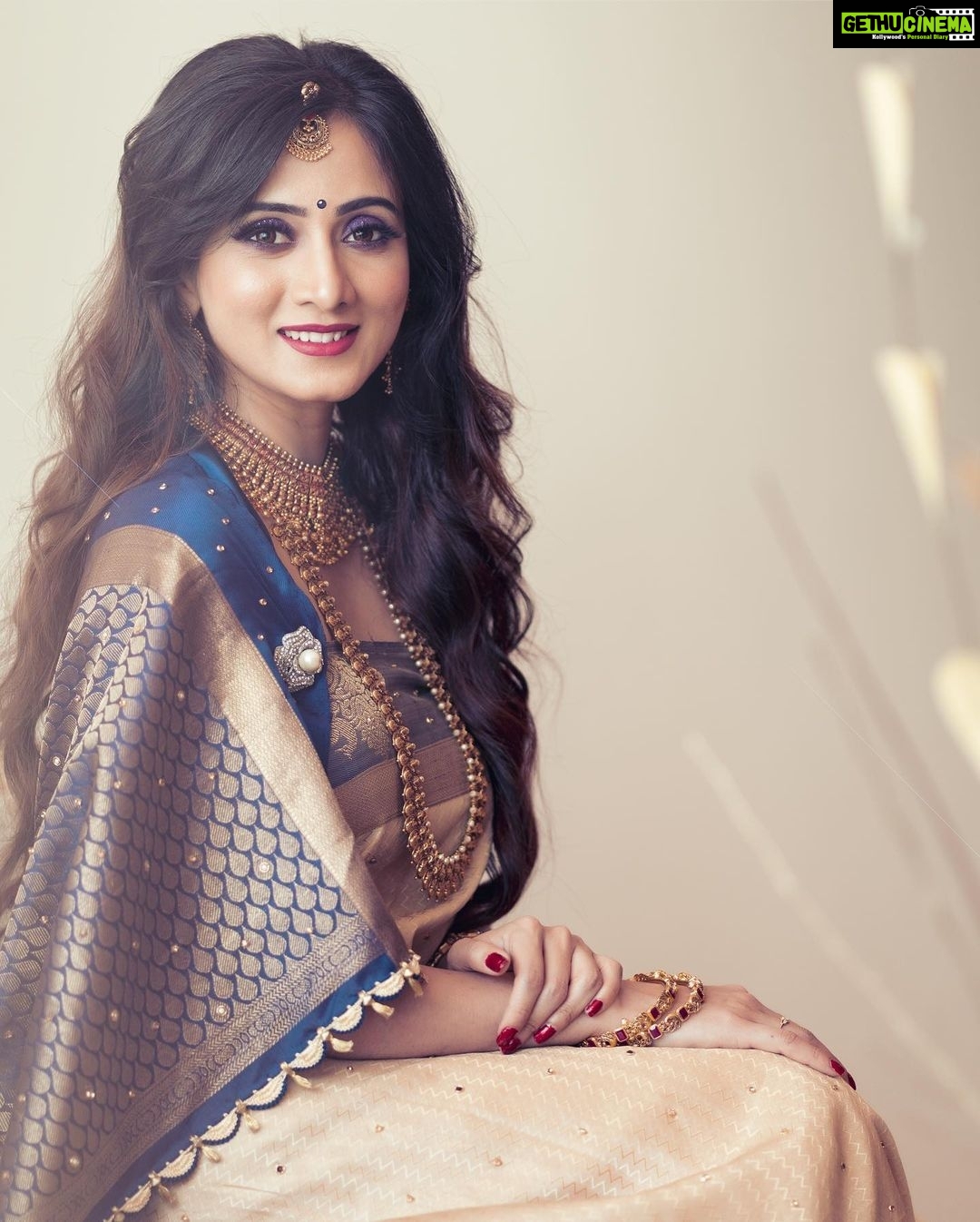 Harshika Poonacha Instagram - Stay REGAL Stay REAL👸🏻 This series have made me and you happy, Putting up all together 🥰 Thankful to my power team ❤️ Beautiful Saree by @jayanthiballal MUH @roominachanu Jewellery @nikhaarjewelsindia Clicked by the Amazing @rathin09 Radisson Blu Plaza Hotel Mysore