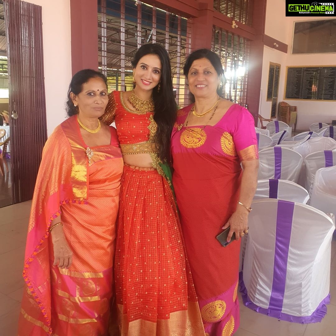 Harshika Poonacha Instagram - Its a #Wedding season❤ My little cousin sister @meghna_muthamma got married a week ago ❤❤❤ It was a beautiful wedding and I really missed Pappa at this wedding . He would've loved to be a part of it. Weddings are a place to meet your entire family and continued family who you don't meet often coz of busy schedules. This was one of them, I met all my beautiful granddads,grandmoms,aunts, uncles ,cousins and other relatives ❤ So my piece of advice is "Do make yourself free for special events, it will bring joy to the heart and smile on your loved ones faces" . #kodava #wedding . . . . . . Wearing beautiful @shreedesignersboutique Jewellery @velvetboxby Bittangala, Coorg