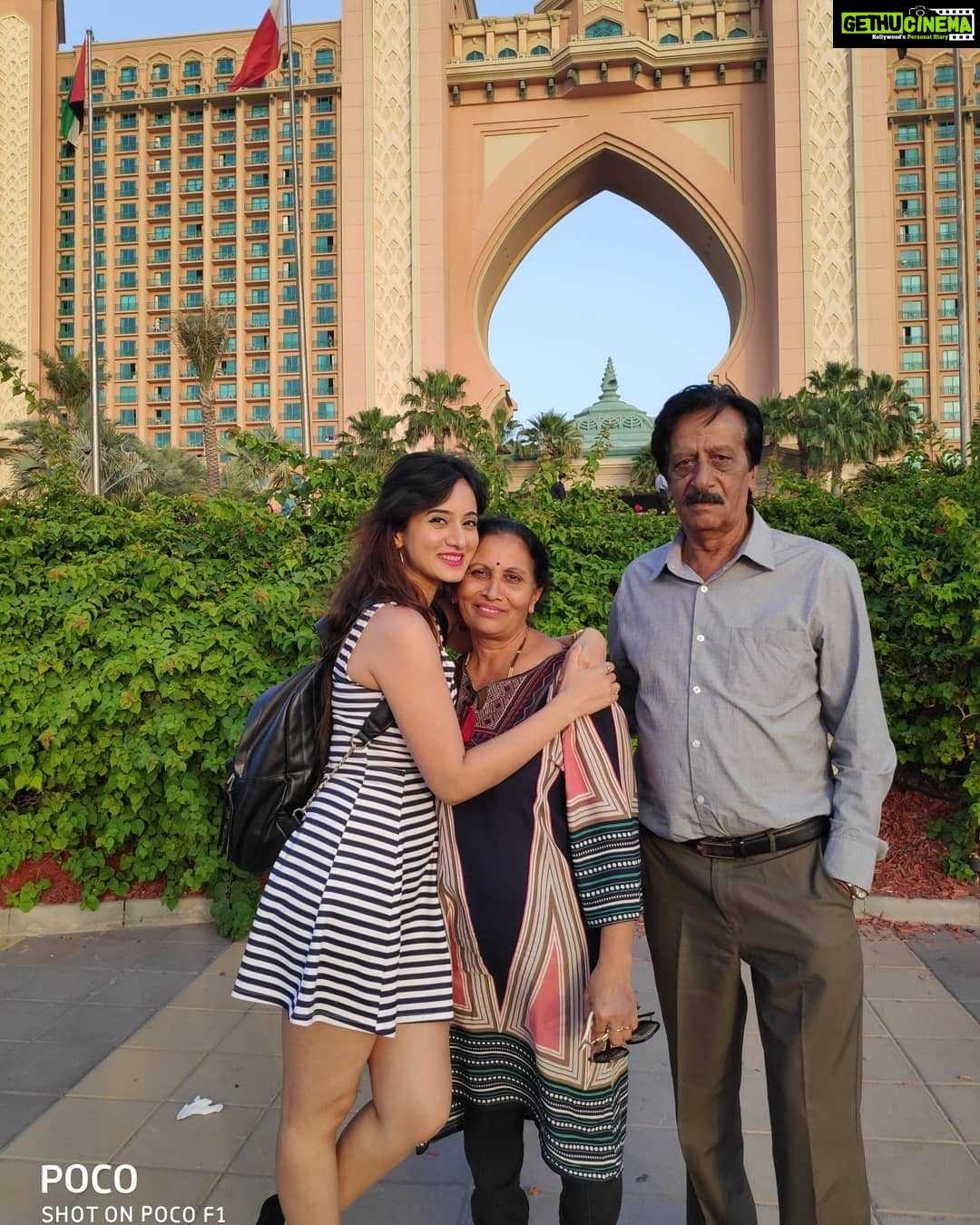 Harshika Poonacha Instagram - Happy Mother's Day to my beautiful Mommy πππ This Recent Dubai trip I made mom pose with Dad for some of my clicks and she aced it β€οΈ She herself composed her poses and Dad was wondering what to do πππ Now I know where I get my posing skills from β€οΈβ€οΈβ€οΈ Love you to the moon and back Amma π Thankyou for teaching me to talk , Well ,I'm a talkative Coz of u or may be my grandma ππ You have taught me to be real,to be warm,to be nice to everyone and all the good things put together π Thankyou for creating me,protecting me and nurturing me π You are a wonderful mother π I love you β€οΈβ€οΈβ€οΈ Happy Mothers Day to all the beautiful mommies in the world π€ Atlantis, The Palm