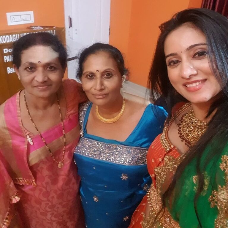 Harshika Poonacha Instagram - Its a #Wedding season❤ My little cousin sister @meghna_muthamma got married a week ago ❤❤❤ It was a beautiful wedding and I really missed Pappa at this wedding . He would've loved to be a part of it. Weddings are a place to meet your entire family and continued family who you don't meet often coz of busy schedules. This was one of them, I met all my beautiful granddads,grandmoms,aunts, uncles ,cousins and other relatives ❤ So my piece of advice is 