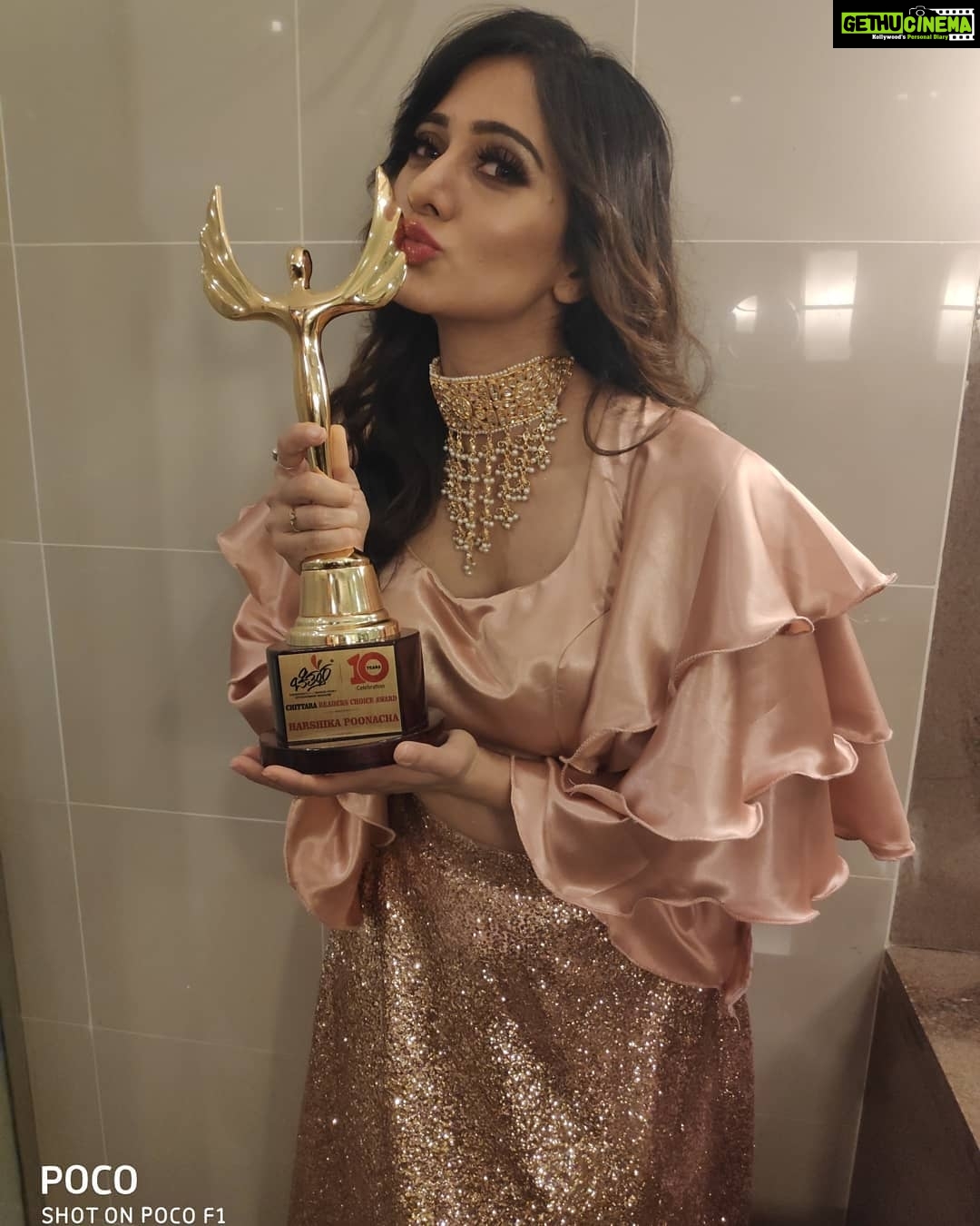 Harshika Poonacha Instagram - So humbled and honoured to receive the Readers Choice Best Actress Award at #chittarastarawards 🙏 Will promise to work harder and keep entertaining my fans 🤗 This award has given me wings to fly higher 😍 Thankyou so very much @chittara_kannada and to all my fans for encouraging my work 🙏 I'm truly blessed 😇 The Lalit Ashok Bangalore