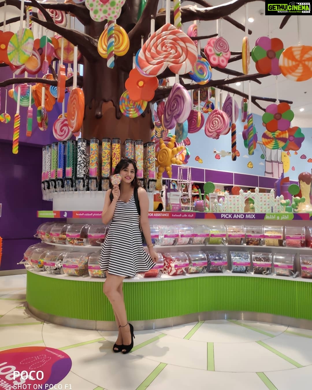 Harshika Poonacha Instagram - Chilling at the World's happiest place 😂 Yum yum😋 Candylicious World