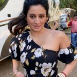 Harshika Poonacha Instagram - When you love your job, You don’t need breaks ♥️♥️♥️ Landed to Namma Bengaluru and travelled directly to Belur for 4 hours and now Back on the sets of #Thayta 🤩🤩🤩 Let’s kill it 😘 ನನ್ನ ಹಾದಿಗಾಗಿ ಕಾಯುತಿದ್ದ ನನ್ನ ಸಿನಿಮಾ ತಂಡದವರಿಗೆ ಈ ಉತ್ತರ : ನಿಮ್ಮ ಹೀರೊಯಿನ್ ಬಂದಾಯಿತು 🥰💕 So happy to be meeting my team after so long 😊 This is the last schedule of #Thayta and they have been waiting for my return from #London . And I’m back ♥️♥️♥️ Belur, Karnataka
