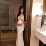 Harshika Poonacha Instagram - ‪Last night from @bangalore_times #Nightlifeawards ❤️❤️❤️‬ ‪Damn I’m beautiful 🙈🙈🙈‬ ‪Wearing this gorgeous gown from @macys 😘‬ ‪Thanks to my darling @reshmakunhi for clicking these lovely pics 😘‬ ‪#restroomphotoshoot ‬