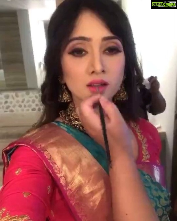 Harshika Poonacha Instagram - #behindthescenes ❤️❤️❤️ #inkeminkeminkemkaavaale #harshika #bts