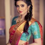Harshika Poonacha Instagram - 👸🏻 of 💕 Guess the quote 🥰 👗 #srimanjunathasilkudyog 📸 @rathin09 💍 @aabushanjewellery1941 💄 @roominachanu #harshika #harshikapoonacha #hp #queen #tuesday #thoughts
