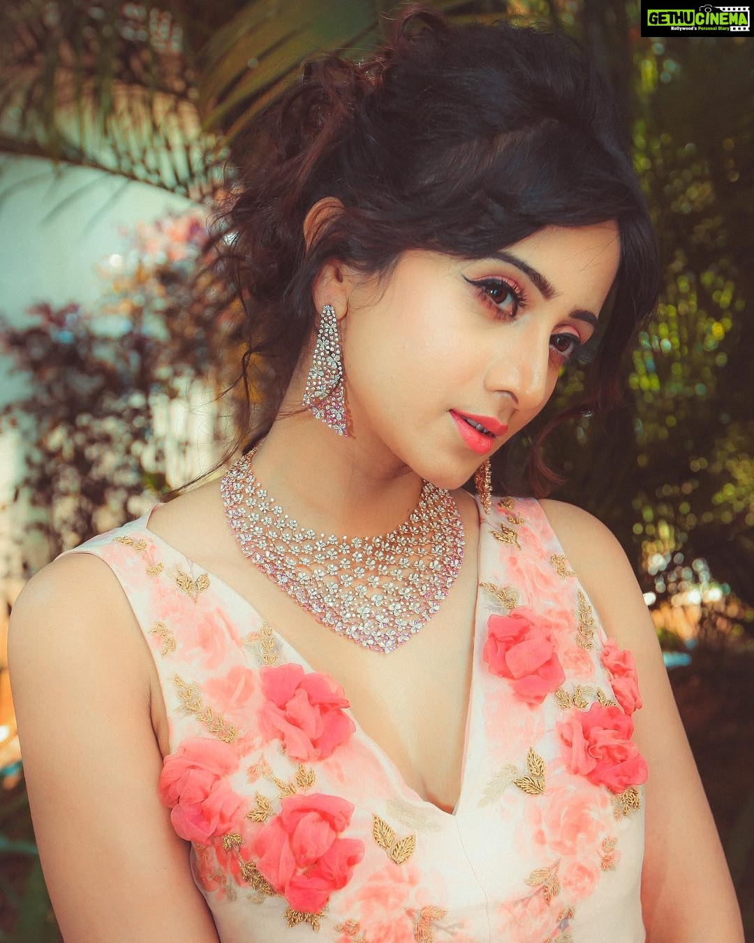 Harshika Poonacha Instagram - I just love this pic of mine and I got a high resolution one now, So posting again ๐ Donโt mind my obsession ๐ And my quote remains the same โBEAUTIFUL GIRLS NEED BEAUTIFUL DIAMONDS โ ๐๐๐