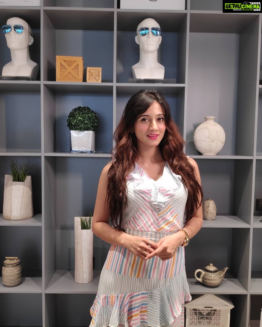 Harshika Poonacha Instagram - My simple photoshoot at Mi Home with my #POCOF1 ❤️ Do you really think you need a professional camera when you can take such beautiful pics on your phone ? I don't need one as I've #POCOF1 !!! Thankyou @manukumarjain for introducing me to this wonderful phone 🤩 @xiaomiindia