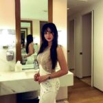 Harshika Poonacha Instagram - ‪Last night from @bangalore_times #Nightlifeawards ❤️❤️❤️‬ ‪Damn I’m beautiful 🙈🙈🙈‬ ‪Wearing this gorgeous gown from @macys 😘‬ ‪Thanks to my darling @reshmakunhi for clicking these lovely pics 😘‬ ‪#restroomphotoshoot ‬