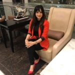 Harshika Poonacha Instagram - Life is too short to Dress up Boring ❤️ #BossLady look for @news18kannada #varshadakannadiga awards ❤️❤️❤️ 🧥 @promod 👠 @jimmychoo ⏱ @michaelkors