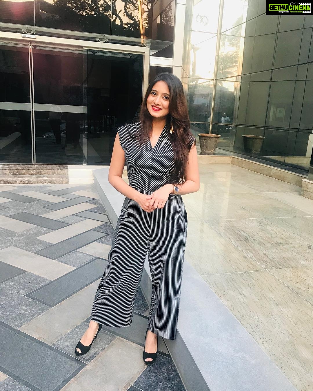 Harshika Poonacha Instagram - Go after your dreams,Not people πΈπ» π§₯ @anitadongre βοΈ @michaelkors π @stevemadden π @macys