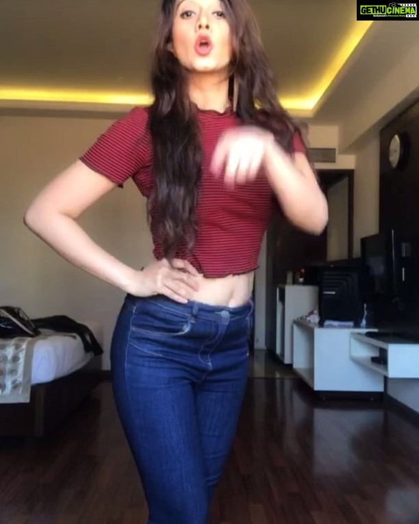Harshika Poonacha Instagram - Aankh Maare 😉😉😉 #harshikapoonacha