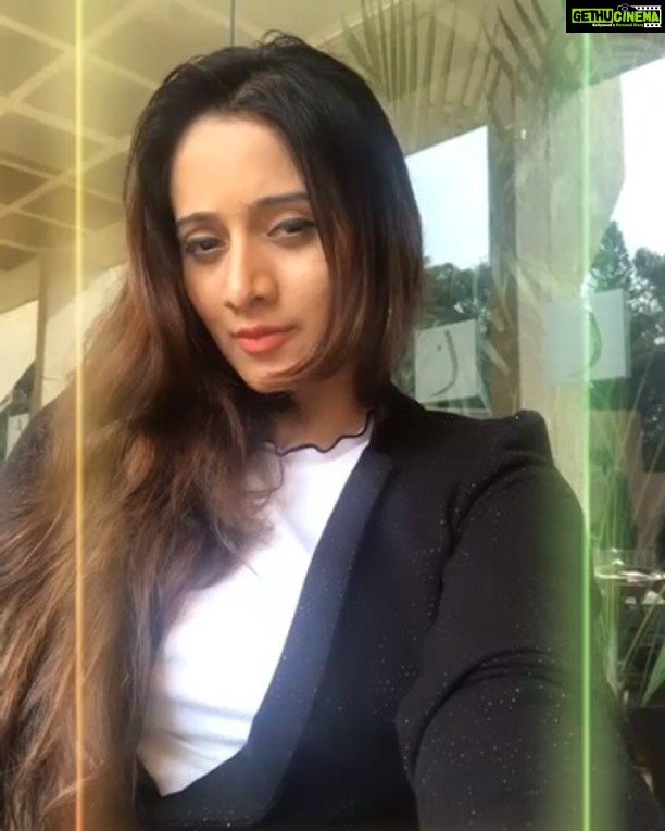 Harshika Poonacha Instagram - When you bored waiting for someone πππ Just make a video like this and keep looking at yourself πππ #thursdayvibes #happiness #gratitude #harshika #harshikapoonacha #harshikapoonachaofficial