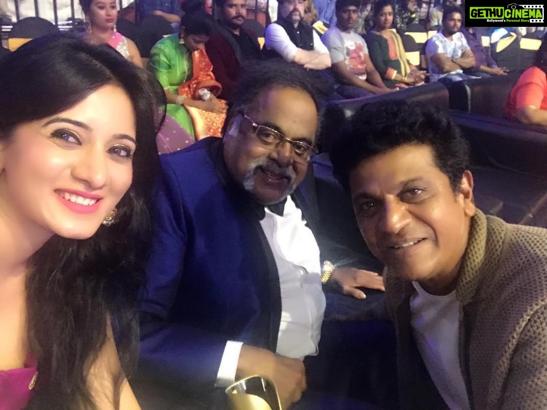 Harshika Poonacha Instagram - ನನ್ನ ಪ್ರೀತಿಯ ಅಂಬಿ ಅಂಕಲ್ 🙏 ನೀವು ನಮ್ಮೆಲ್ಲರ ಮನಸ್ಸಿನಲ್ಲಿ ಸದಾ ನೆಲೆಸಿರುವಿರಿ ❤️❤️❤️ ನಿಮಗೆ ಮತ್ತು ನಿಮ್ಮ ನೆನಪಿಗೆ ಸಾವಿಲ್ಲ 😣🙏🙏🙏