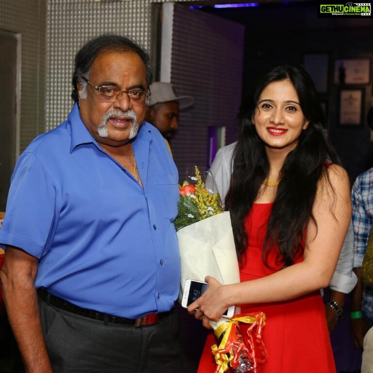 Harshika Poonacha Instagram - Hi guys, I’m very disturbed with #Ambareesh uncle’s demise. I know there is a small confusion, will clarify it right away... I’ve a corporate company which handles my facebook,instagram and twitter pages when I’m shooting in not reachable places. They have posted on behalf of me on 25th... I got my network today and I’m heartbroken and disturbed by listening to the news, I’m feeling very bad for not seeing him for one last time 😰 Let’s all pray for #Ambi uncles family 🙏 Miss you uncle 😓