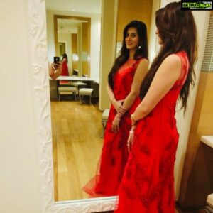 Harshika Poonacha Instagram - Friends , Fun , Laughter and Good Food is all a person needs, And lastnight’s #bangaloretimesfoodguideawards @bangalore_times was an example of one such beautiful and memorable goodtimes. Also It’s become a ritual for me to wear the beautiful @reshmakunhi creation for this award function from past few years and It’s a princess feeling Everytime ❤️❤️❤️