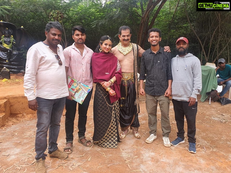 Harshika Poonacha Instagram - It’s a WRAP for #KaalaNaagini ♥️♥️♥️ One of the special movies of my career #KaalaNaagini starring @manojputtur_ @harshikapoonachaofficial @sharathlohithaswa sir #Avinash sir, @ugram_manju_official @vijaychendoor , Produced by Madhura Movies banner Rakshitha,Directed by @vishruthnaik , DOP @sureshbabus05arunsuresh has wrapped up the shoot today . Happy to be a part of this wonderful and talented team 🤗 Will miss the entire team and lots and lots of love 🙏 We need all your blessings and wishes for our movie 😇 Watch out for #KaalaNaagini 🐍 Theerthallii